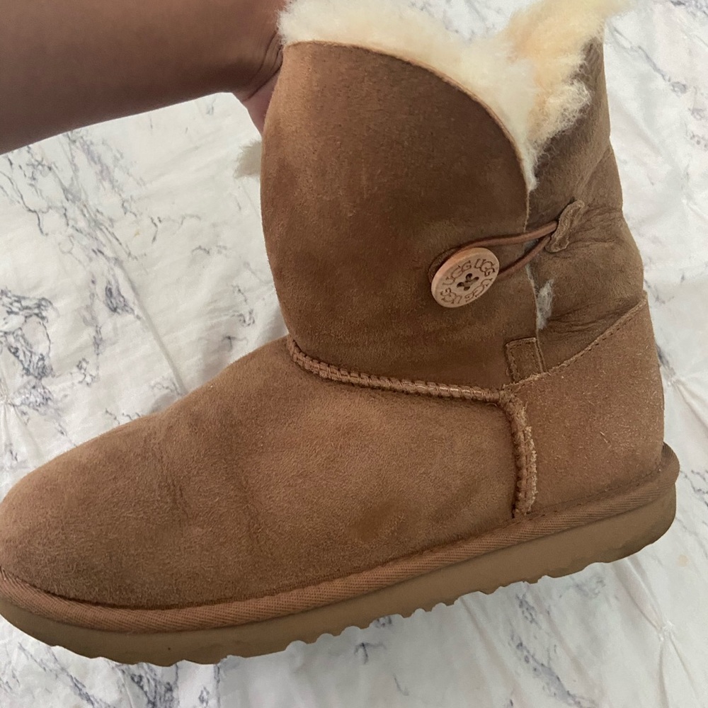 Uggs Bailey Button - image 2